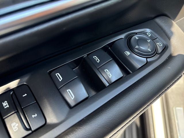 2024 GMC Yukon SLT - Photo 13