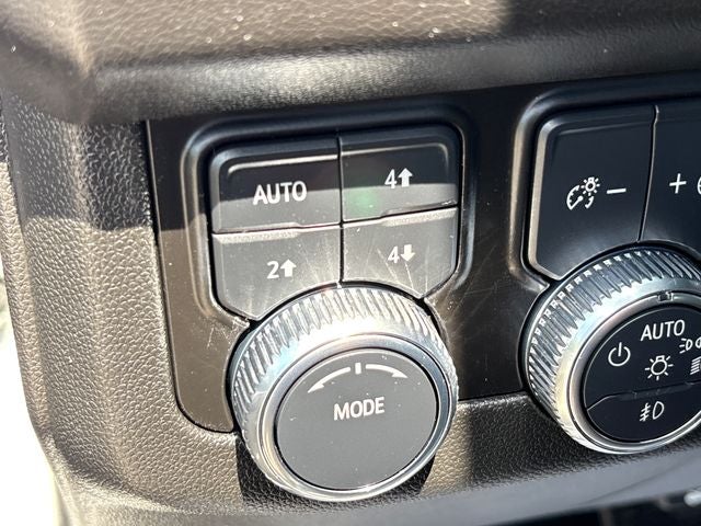 2024 GMC Yukon SLT - Photo 15