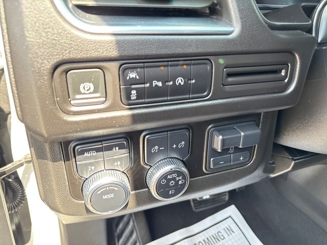 2024 GMC Yukon SLT - Photo 16