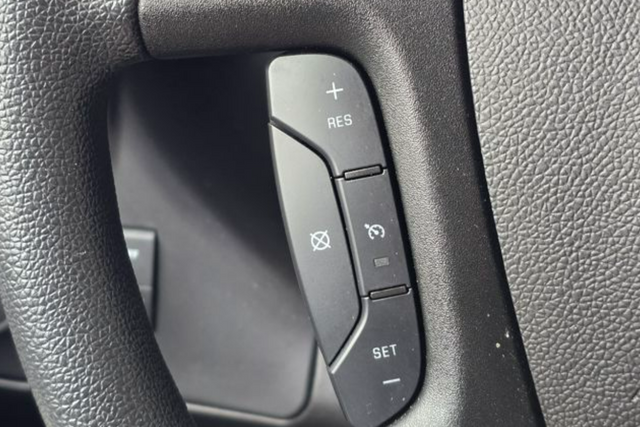 2025 GMC Savana Cargo Work Van - Photo 18