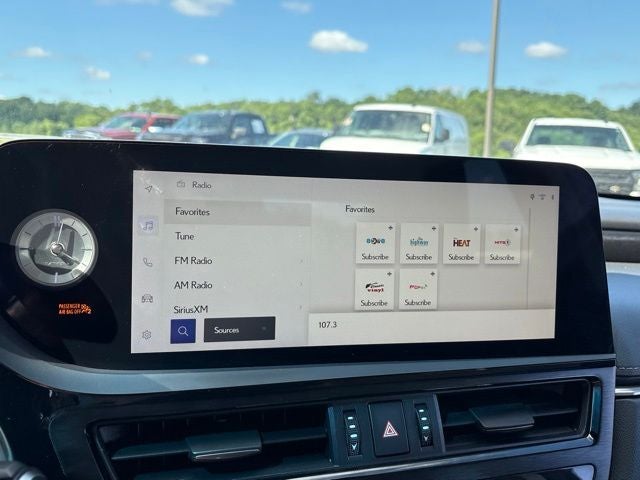 2024 Lexus ES Hybrid 300h - Photo 16