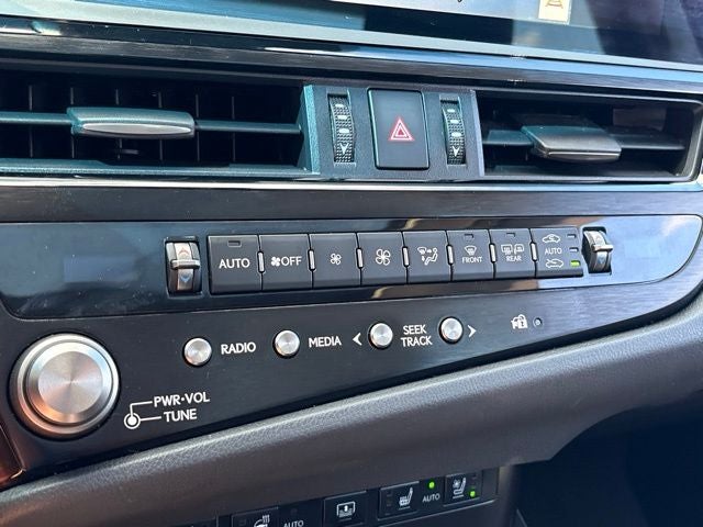 2024 Lexus ES Hybrid 300h - Photo 18
