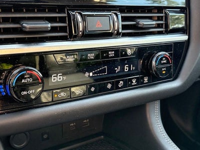 2025 Nissan Pathfinder Platinum