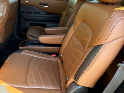 2023 Nissan Pathfinder Platinum