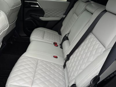 2024 Mitsubishi Outlander Base