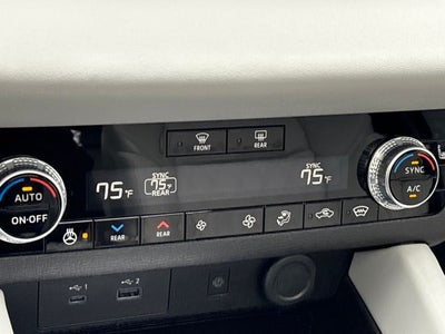 2024 Mitsubishi Outlander Base