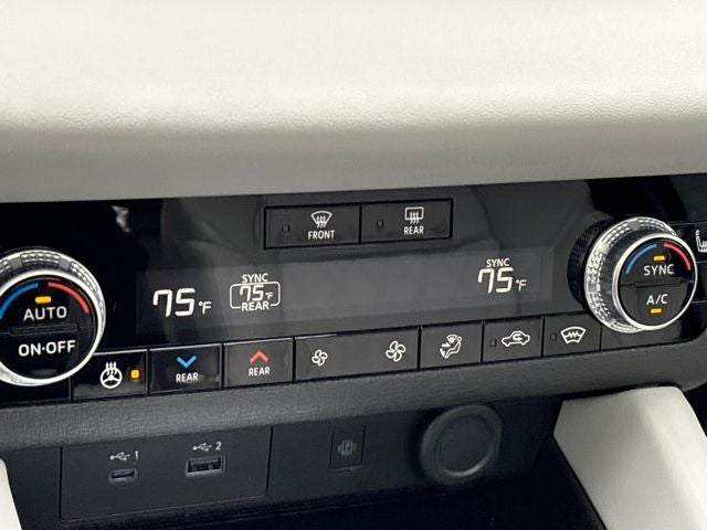 2024 Mitsubishi Outlander Base