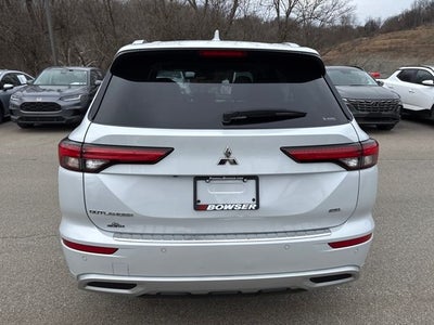2024 Mitsubishi Outlander Base
