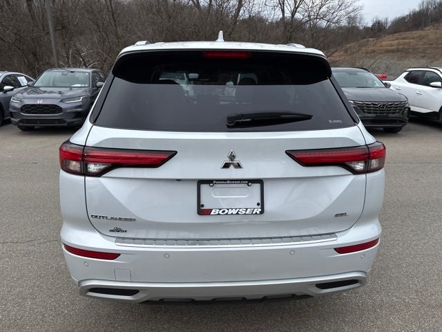2024 Mitsubishi Outlander Base