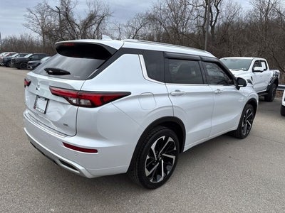 2024 Mitsubishi Outlander Base
