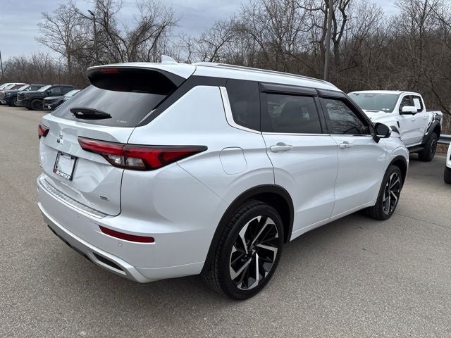2024 Mitsubishi Outlander Base