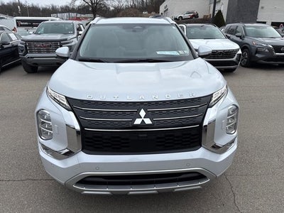 2024 Mitsubishi Outlander Base