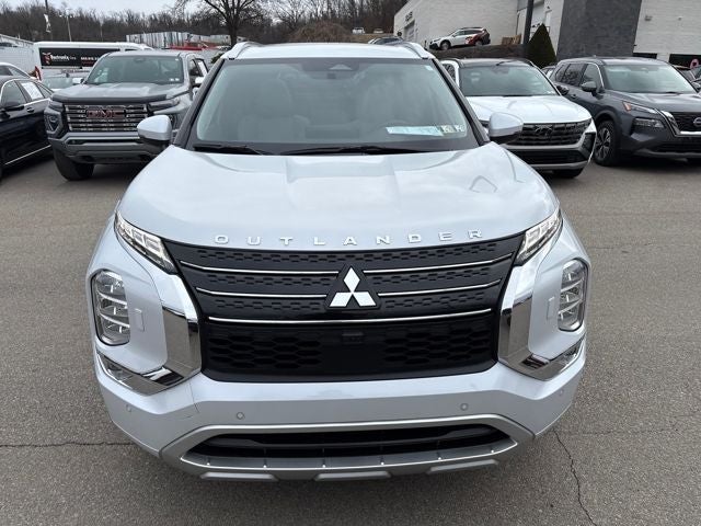 2024 Mitsubishi Outlander Base