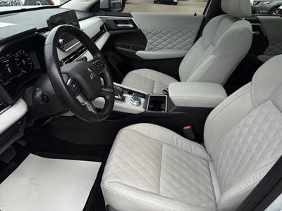 2024 Mitsubishi Outlander Base