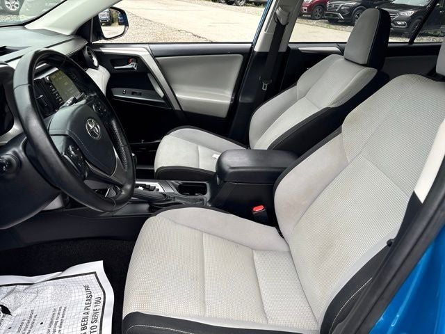 2018 Toyota RAV4 XLE - Photo 9