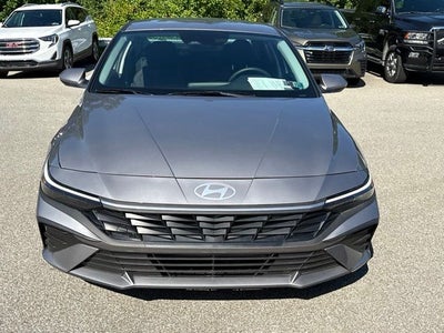 2025 Hyundai Elantra SE